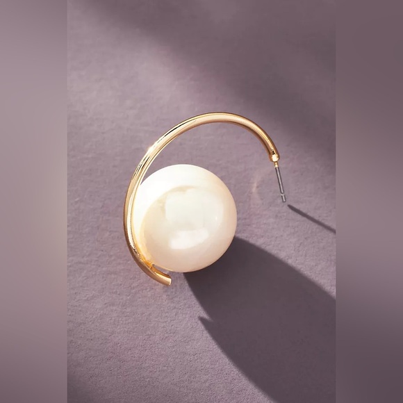✨(3for$38) New Anthro Chunky Pearl Accented Hoop Earrings - Picture 2 of 11
